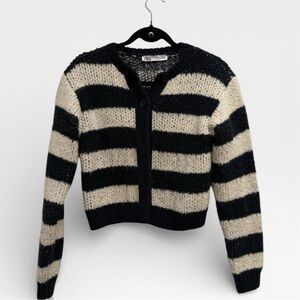 Zara Women's Navy Blue and Cream Striped Cardigan